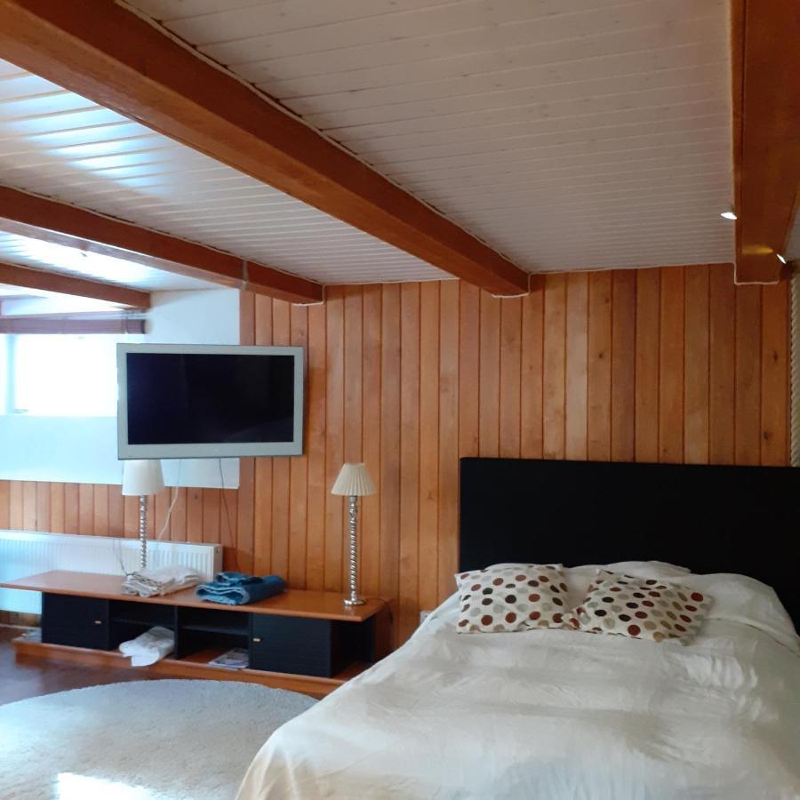 אספו Room In Villa Emilia מראה חיצוני תמונה