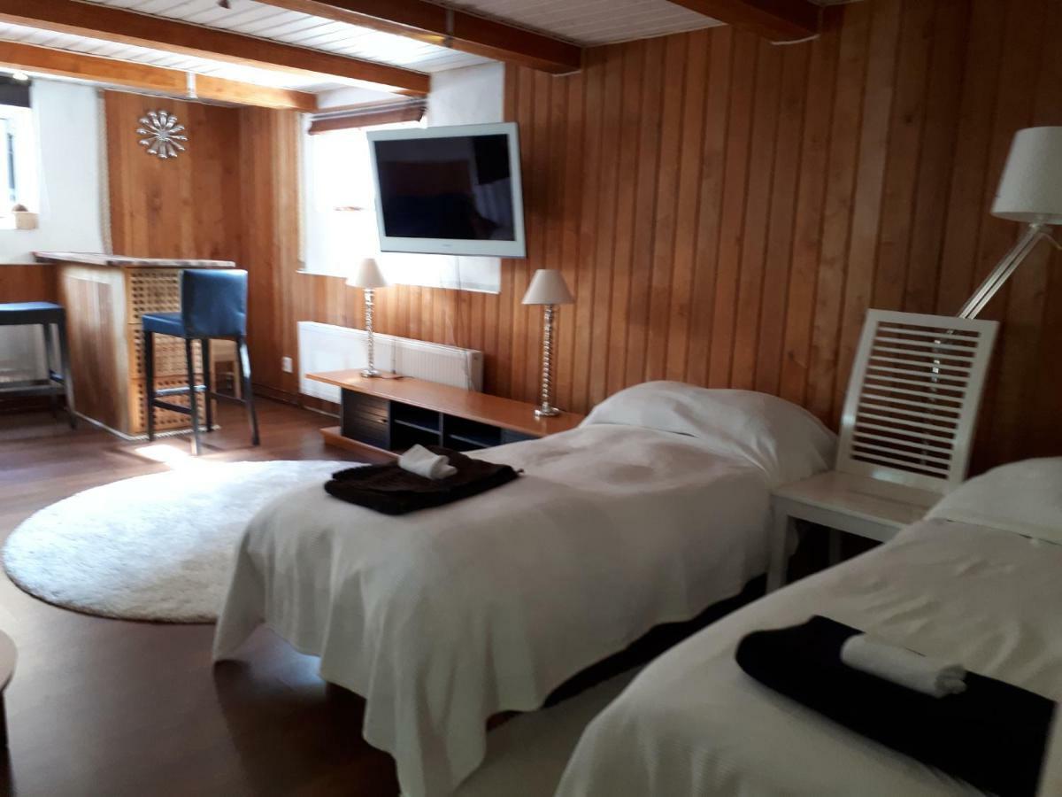 אספו Room In Villa Emilia מראה חיצוני תמונה
